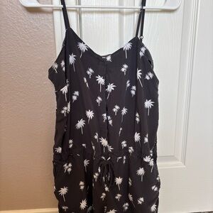Levi’s Women’s Adjustable Button Down Navy Palm Tree Romper Size Medium